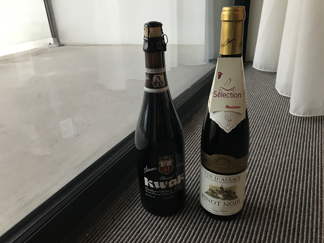 ベルギーで人気のある、Kwak、お土産に持ち帰りました。砂時計のような大きなビールグラスで飲むらしいです。今度は試したい！